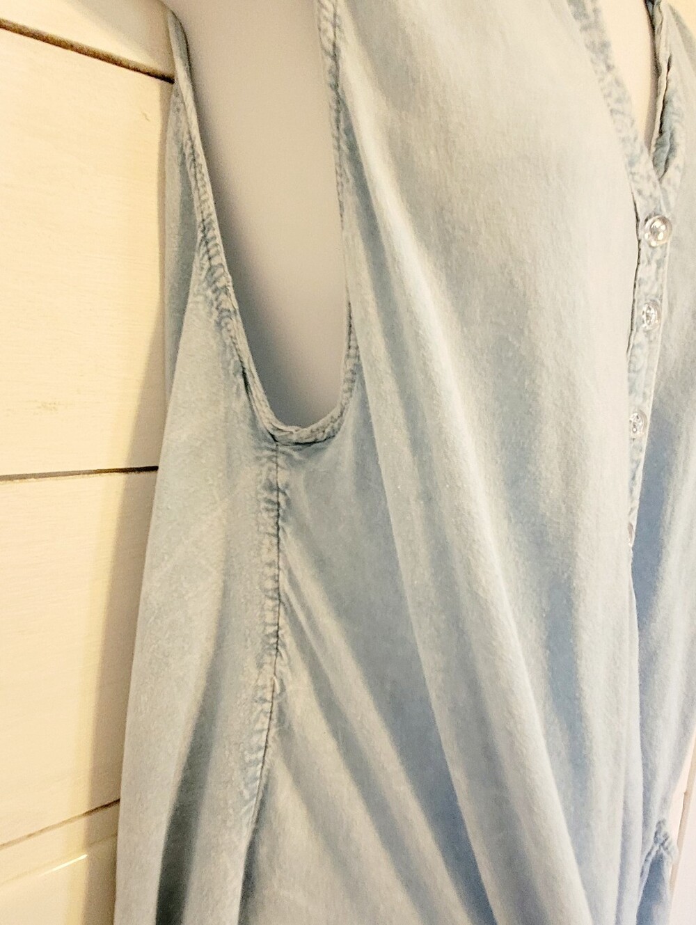 Light Chambray Wash Boho Sleeveless Button Midi Dress with Pockets - Picture 3 of 16